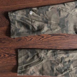 camo lululemon crop running leggings